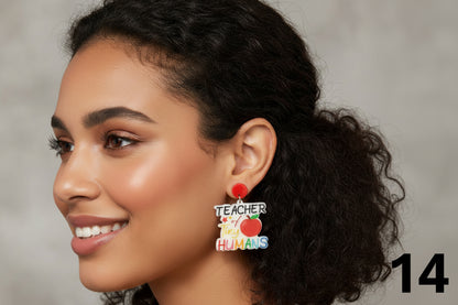Aretes con diseños educativos