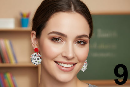 Aretes con diseños educativos