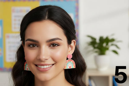Aretes con diseños educativos